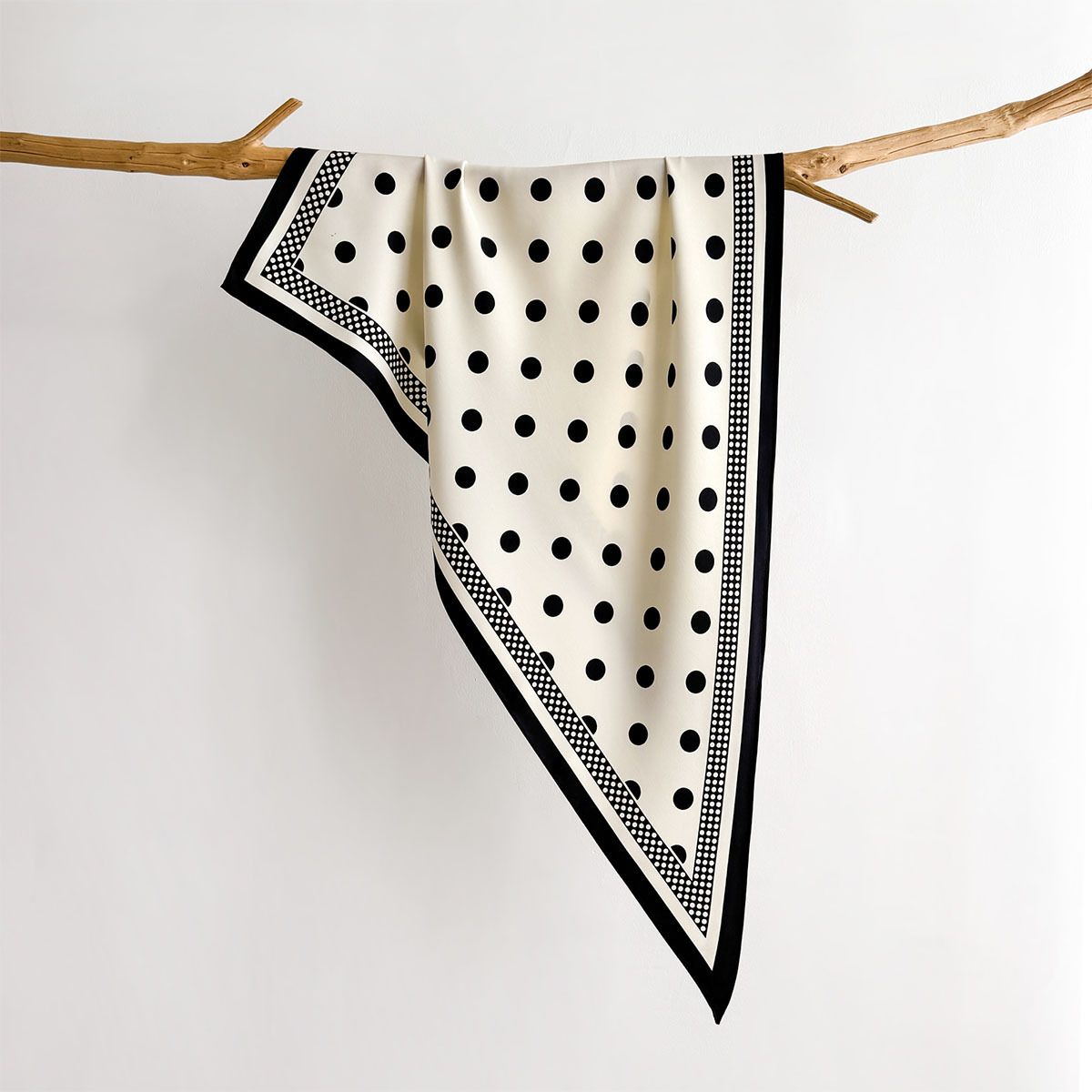 Trendy Bandana 100% Mulberry T - Ascot Neck Scarf 리뷰 및 가격