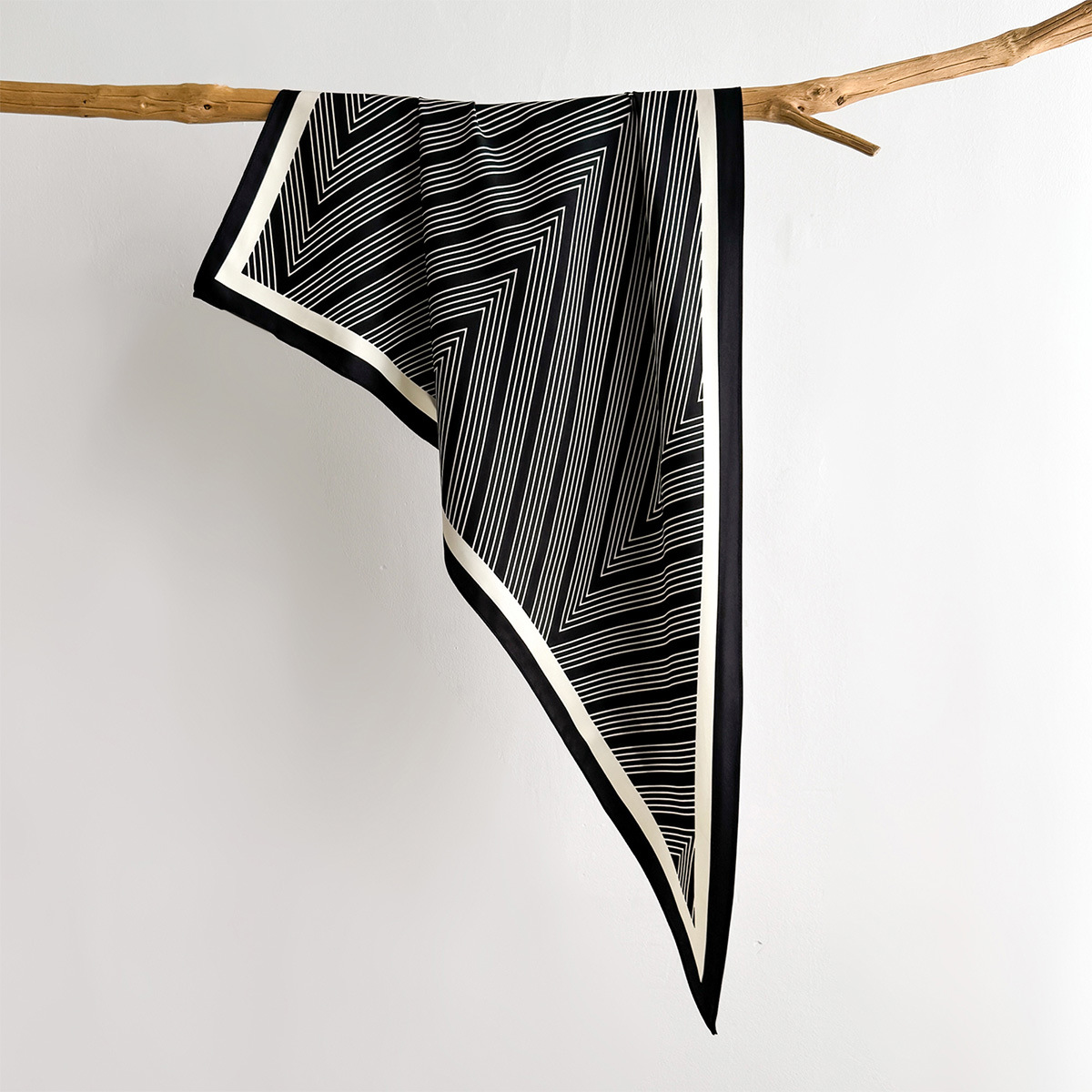 Trendy Bandana 100% Mulberry T - Ascot Neck Scarf 리뷰 및 가격