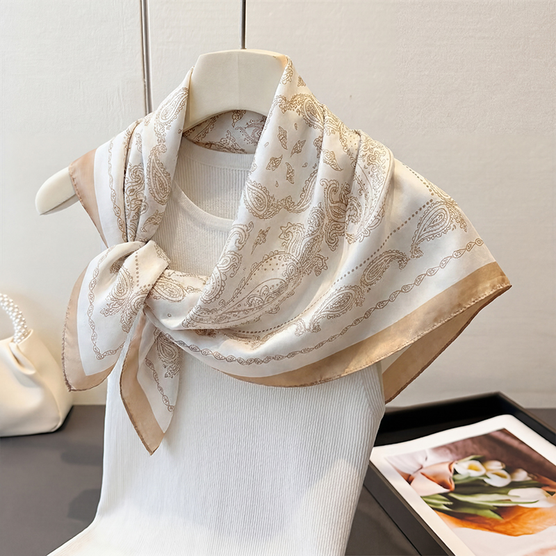 Vintage Beige Paisley Print Sq - Ascot Neck Scarf 리뷰 및 가격